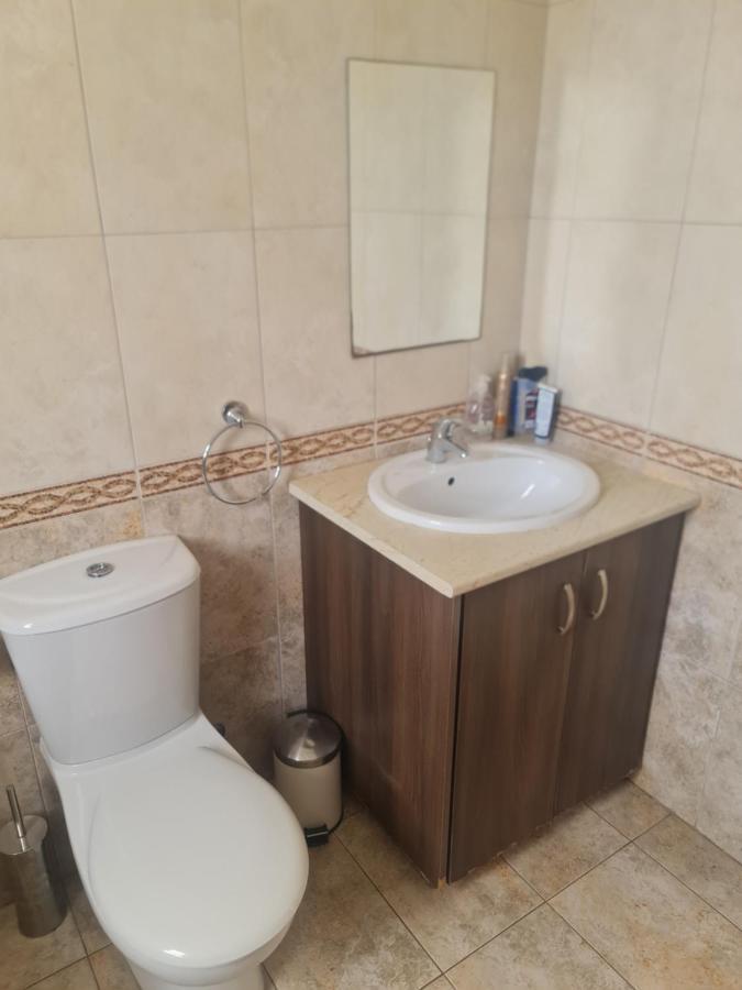 Ferienwohnung Top Floor 1 Bdrm Aprtrmnt Dromolaxia Exterior foto