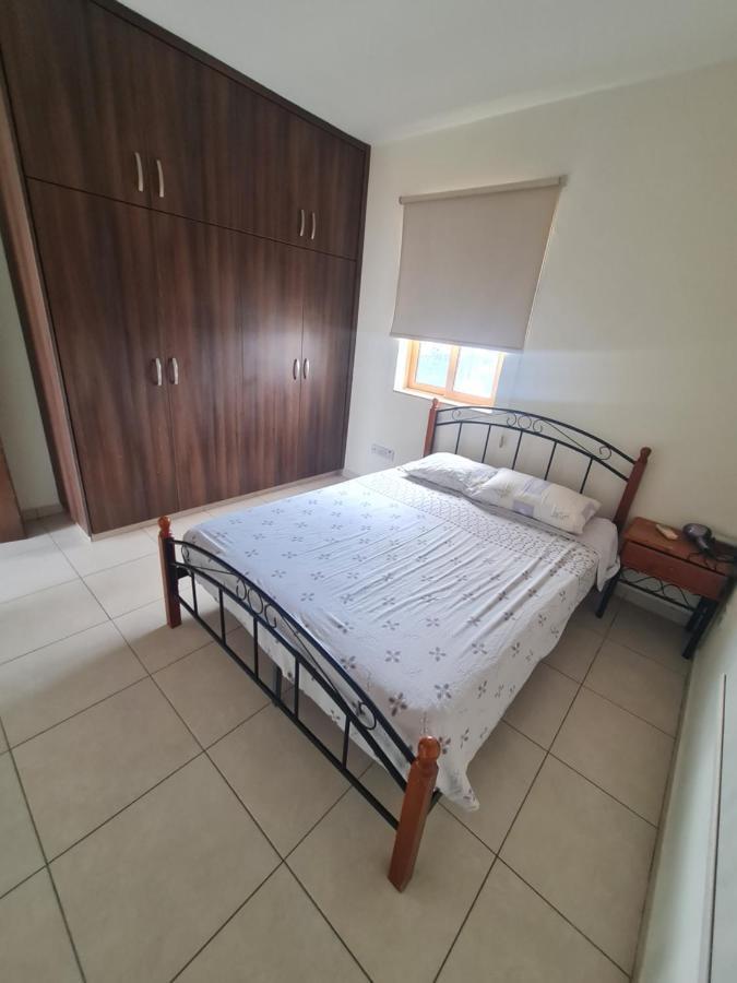 Ferienwohnung Top Floor 1 Bdrm Aprtrmnt Dromolaxia Exterior foto